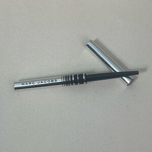 Marc Jacobs Fineliner Ultra-Skinny Gel Eye Crayon – Blacquer (Black) | Full Size